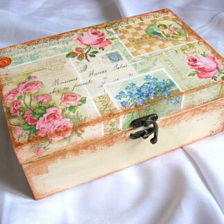 cutie lemn decorata cu trandafiri roz 20632