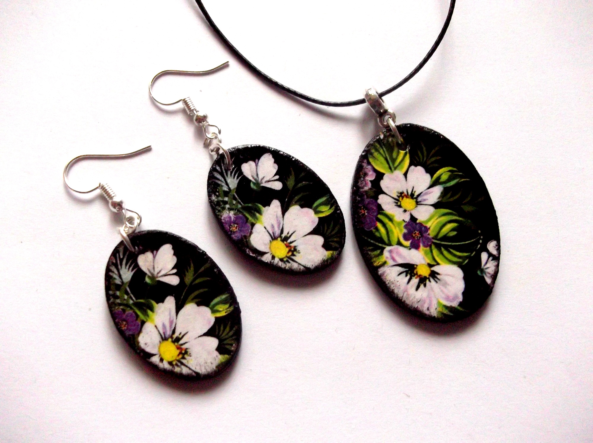 set bijuterii lemn cu flori albe 42311