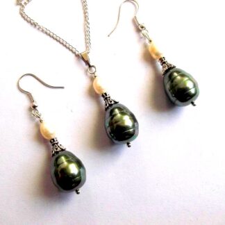 set pandantiv si cercei cu perle naturale de cultura 34021