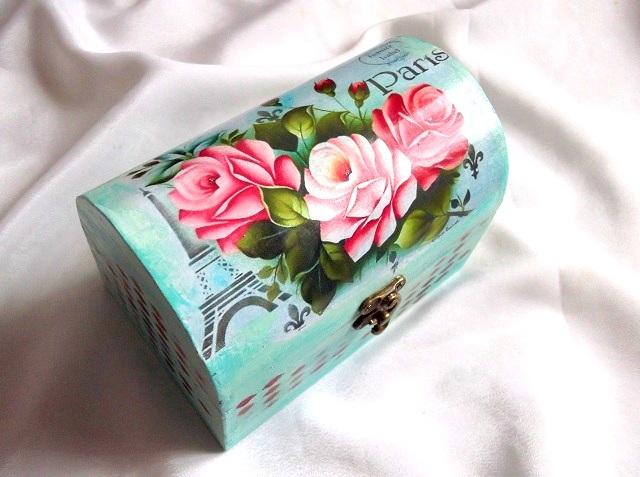 Cutie lemn decorata cu trandafiri 33796