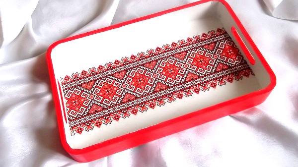 tava lemn cu motiv traditional cu rosu si negru 32203